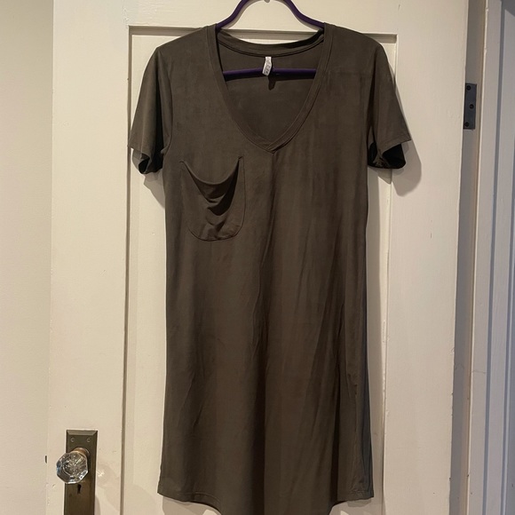 Z Supply suede army green t shirt dress w/ pocket - Picture 2 of 3